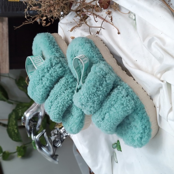 UGG Ladies green sandals - Picture 8 of 8